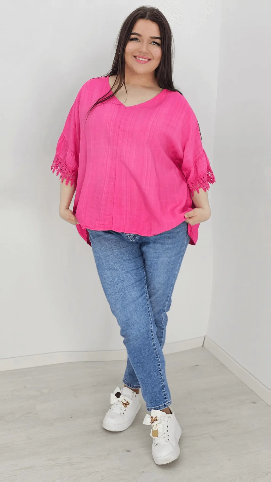 Bluzka z rękawem falbanką zakończonym haftem -fuksja Stylowa XL