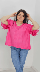 Bluzka z rękawem falbanką zakończonym haftem -fuksja Stylowa XL