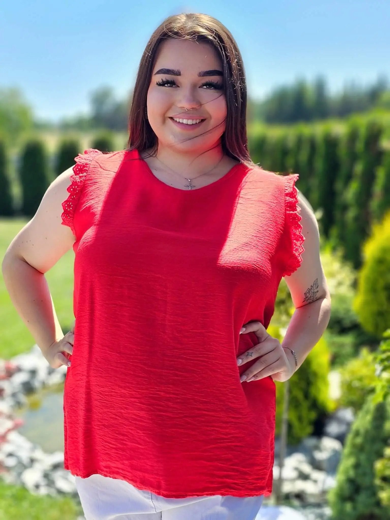 Bluzka z rękawem zakończonym zdobiona falbanka - różne kolory Stylowa XL