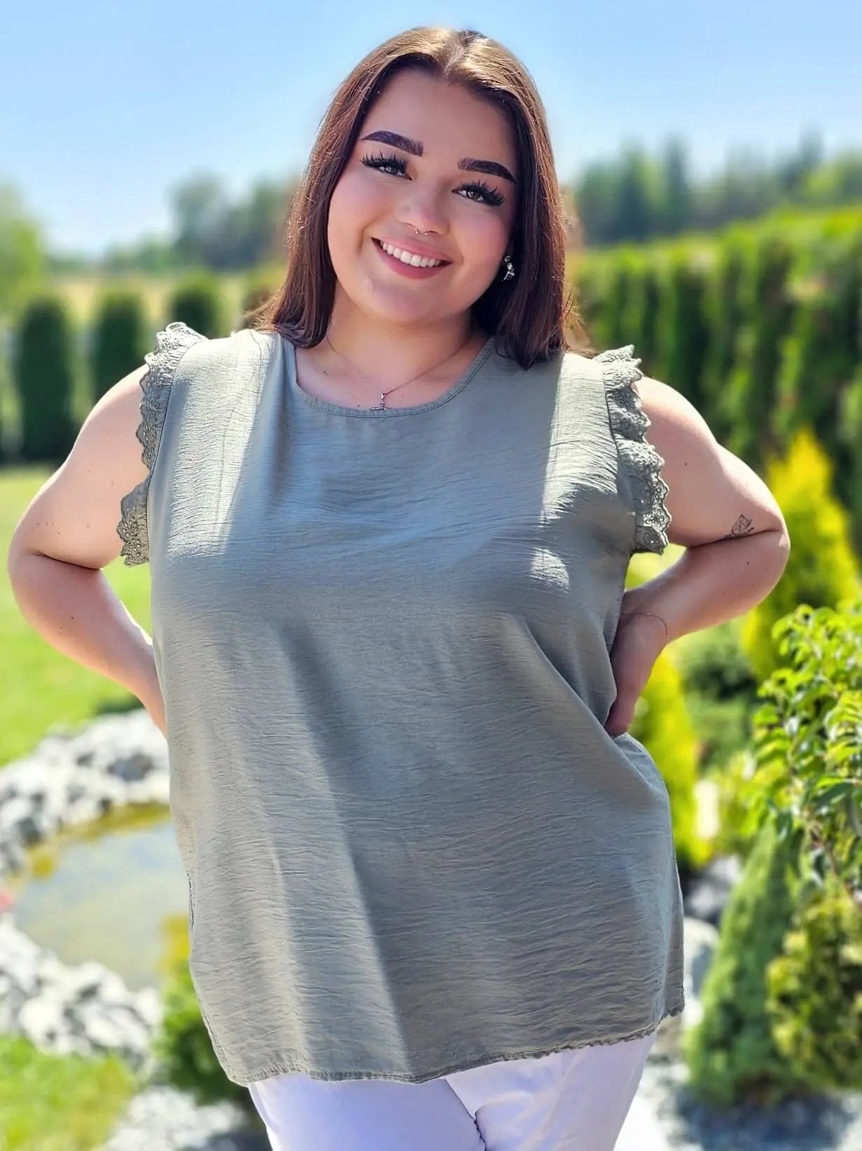 Bluzka z rękawem zakończonym zdobiona falbanka - różne kolory Stylowa XL