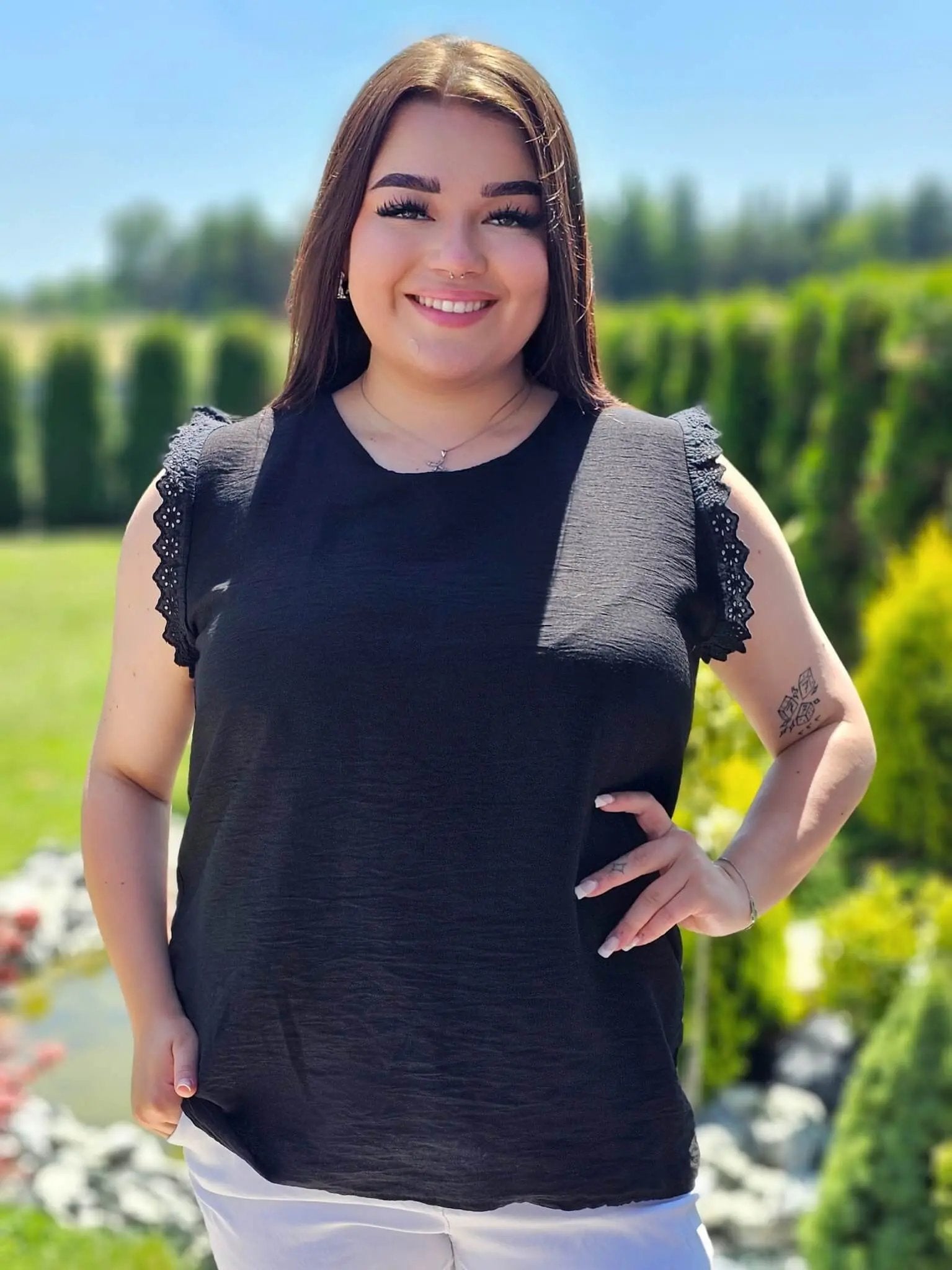 Bluzka z rękawem zakończonym zdobiona falbanka - różne kolory Stylowa XL