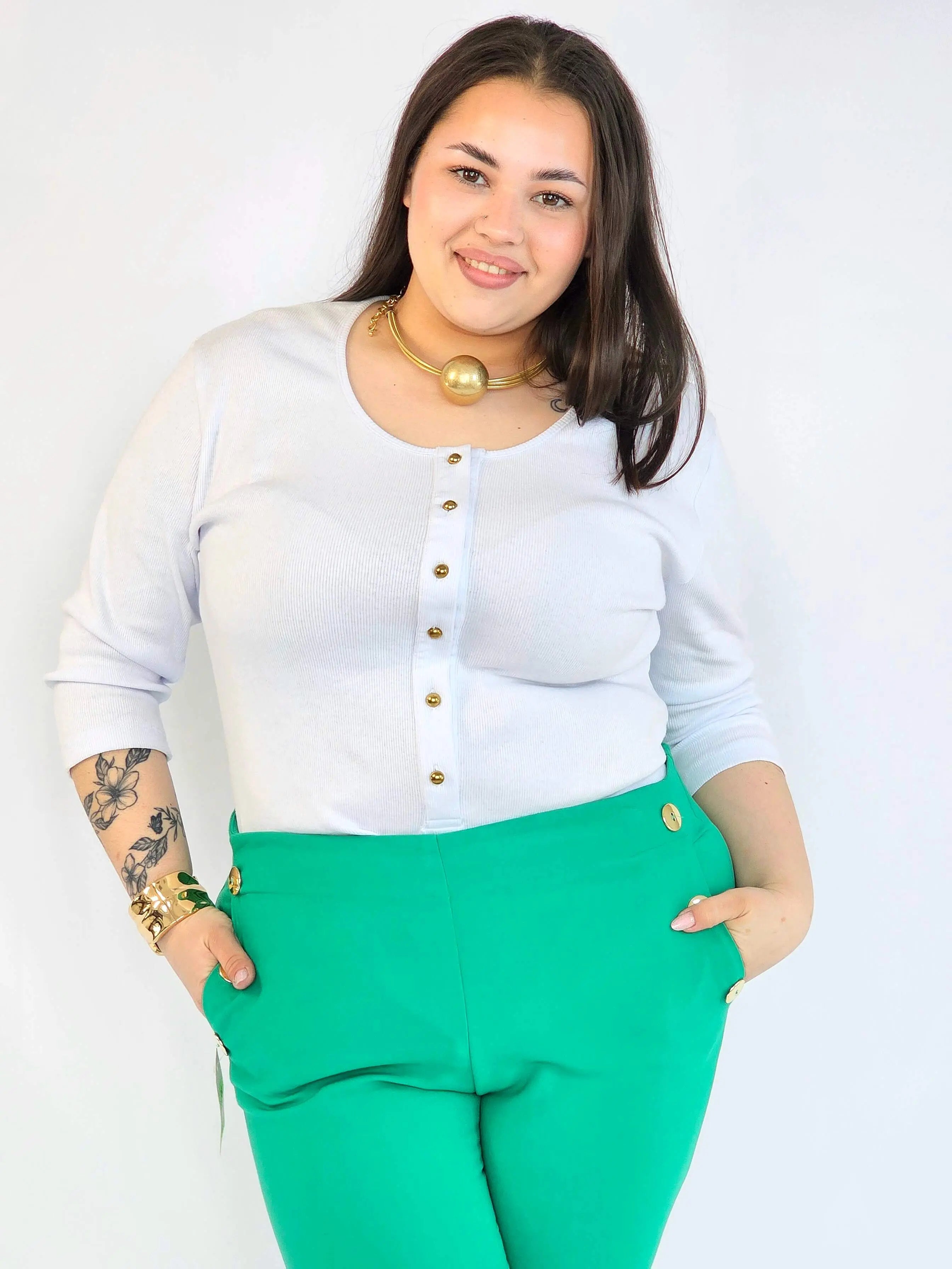 Body plus size – białe body damskie XXL z guziczkami Stylowa XL