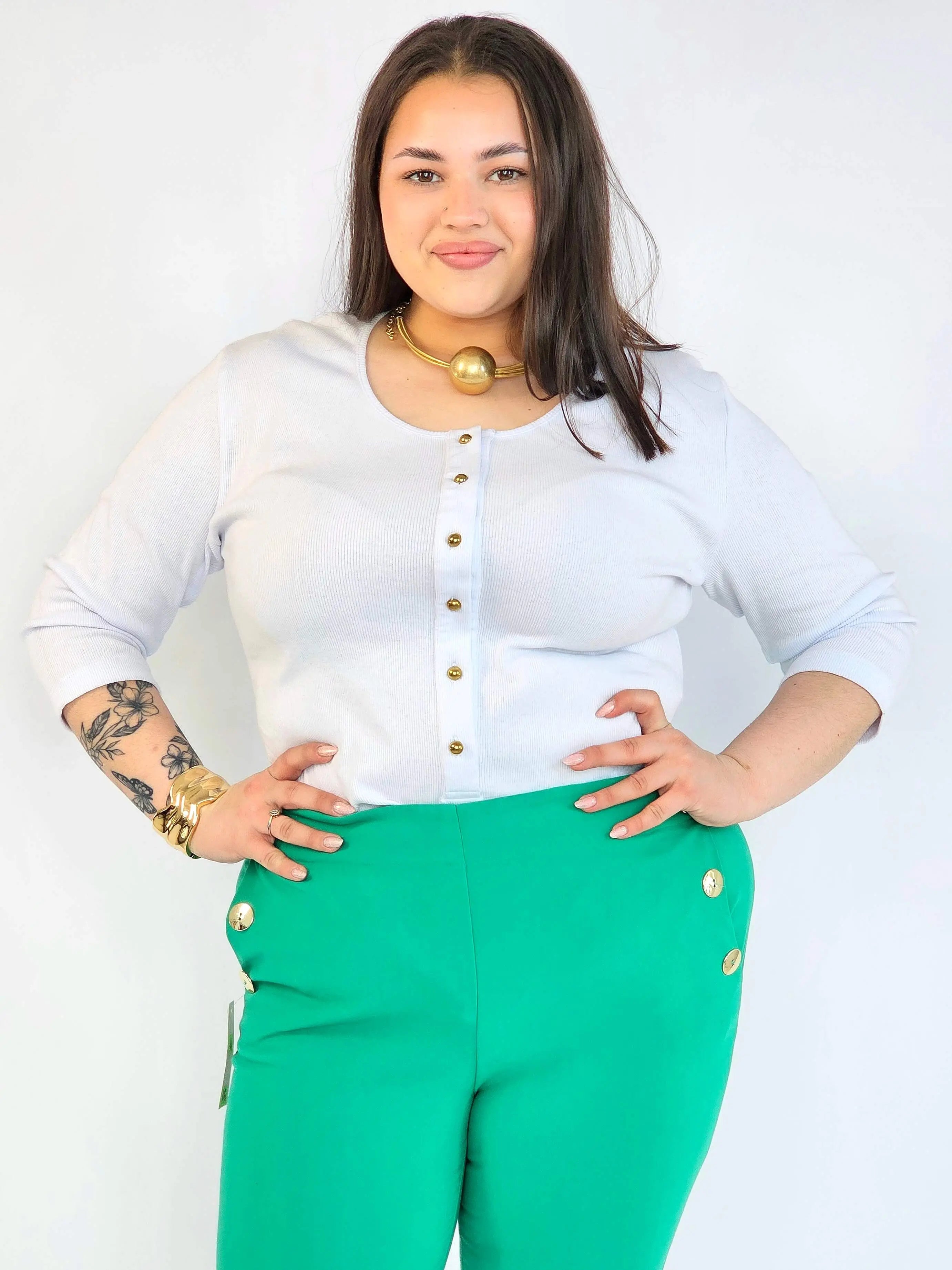 Body plus size – białe body damskie XXL z guziczkami Stylowa XL