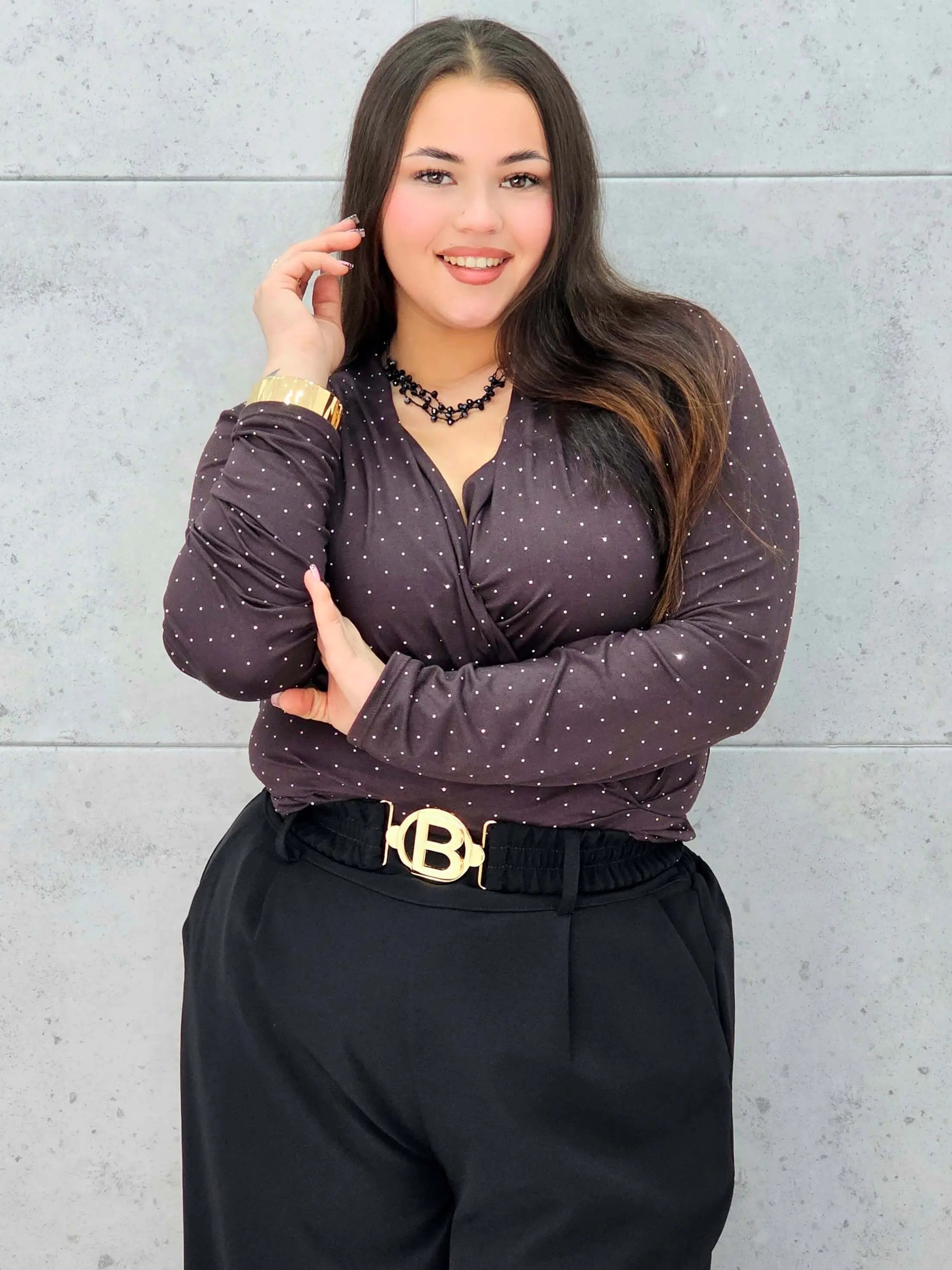 Body plus size kopertowe w drobne kropeczki – elegancja i wygoda Stylowa XL Stylowa XL