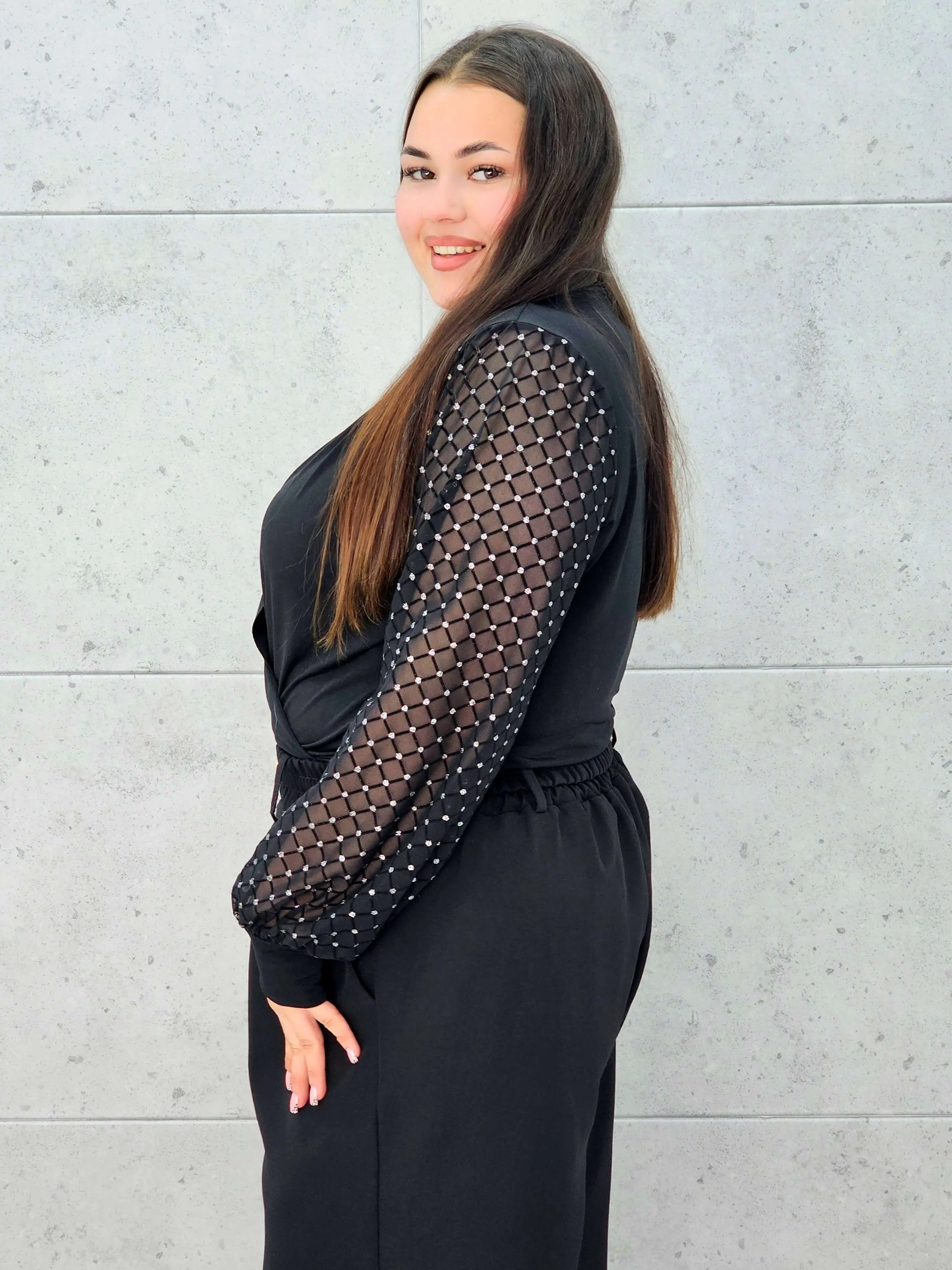 Body plus size z ozdobnymi rękawami – elegancja i styl XXL Stylowa XL Stylowa XL