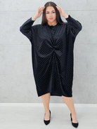 Cekinowa sukienka z marszczeniem Stylowa XL