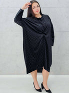 Cekinowa sukienka z marszczeniem Stylowa XL