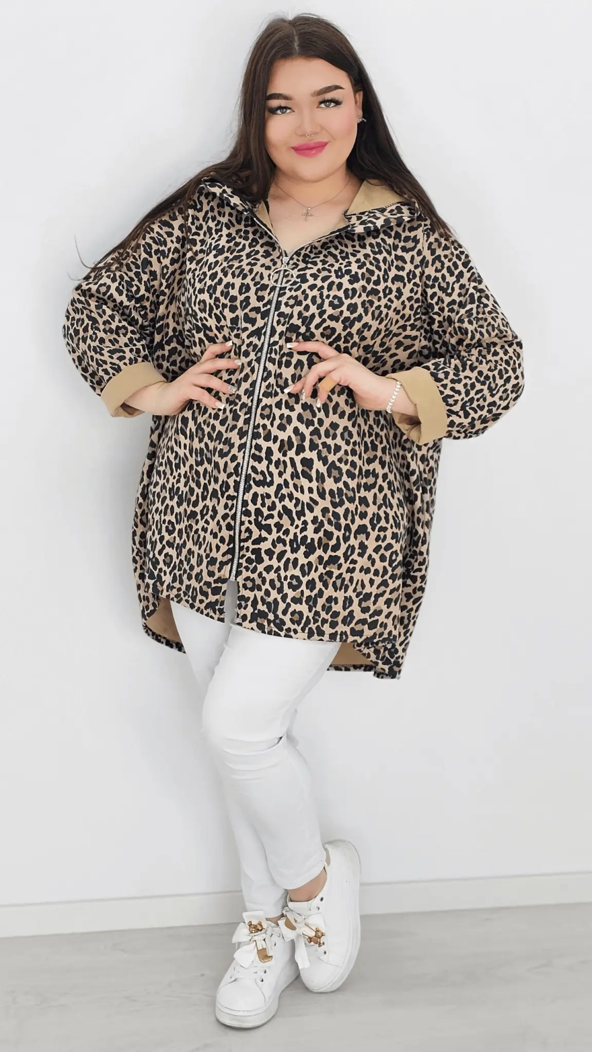 Cienka kurtka zamszowa z kapturem w zwierzęcy wzór Stylowa XL