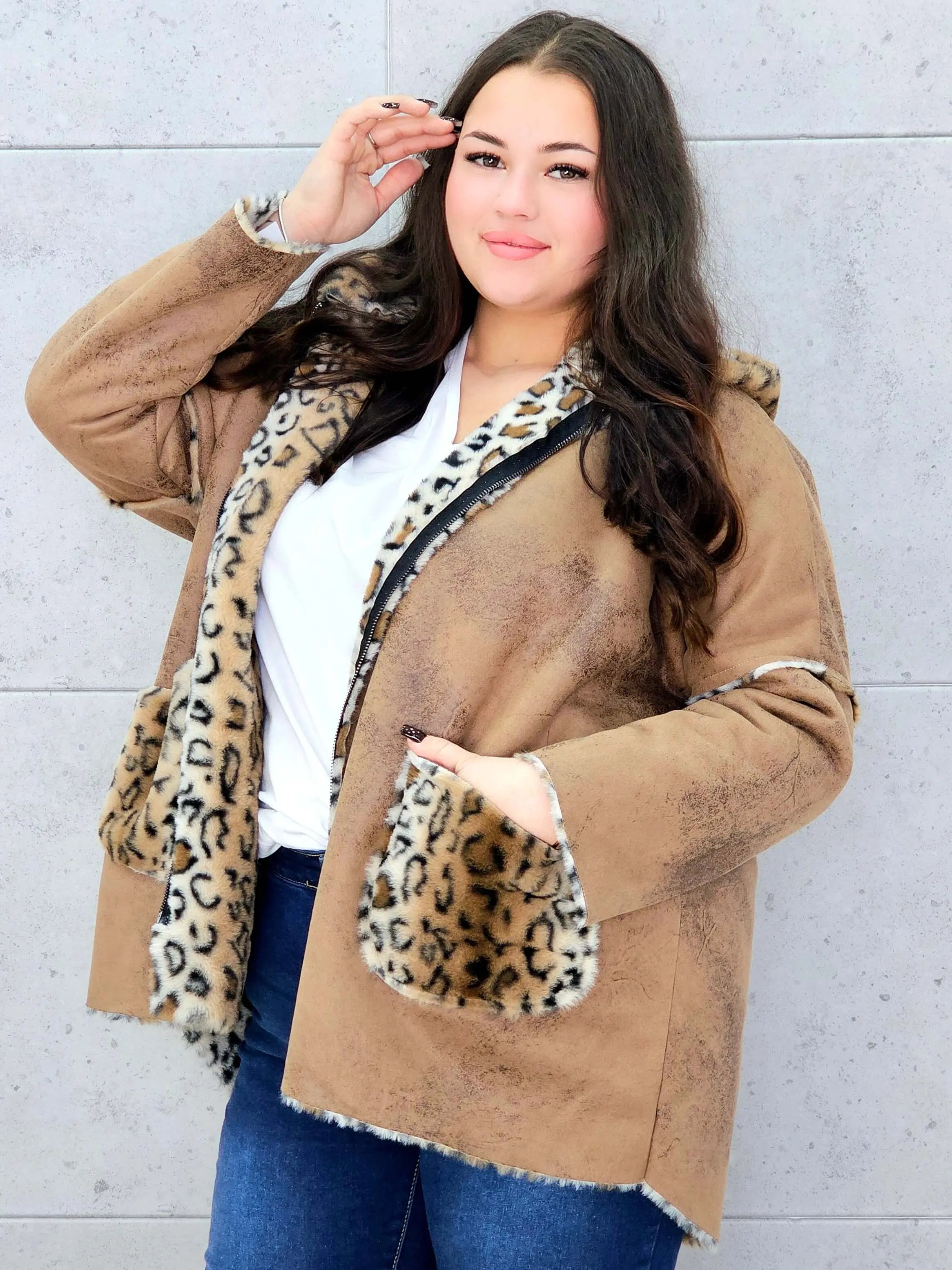 Ciepła kurtka plus size z kapturem w zwierzęcy wzór – styl i wygoda w jednym Stylowa XL