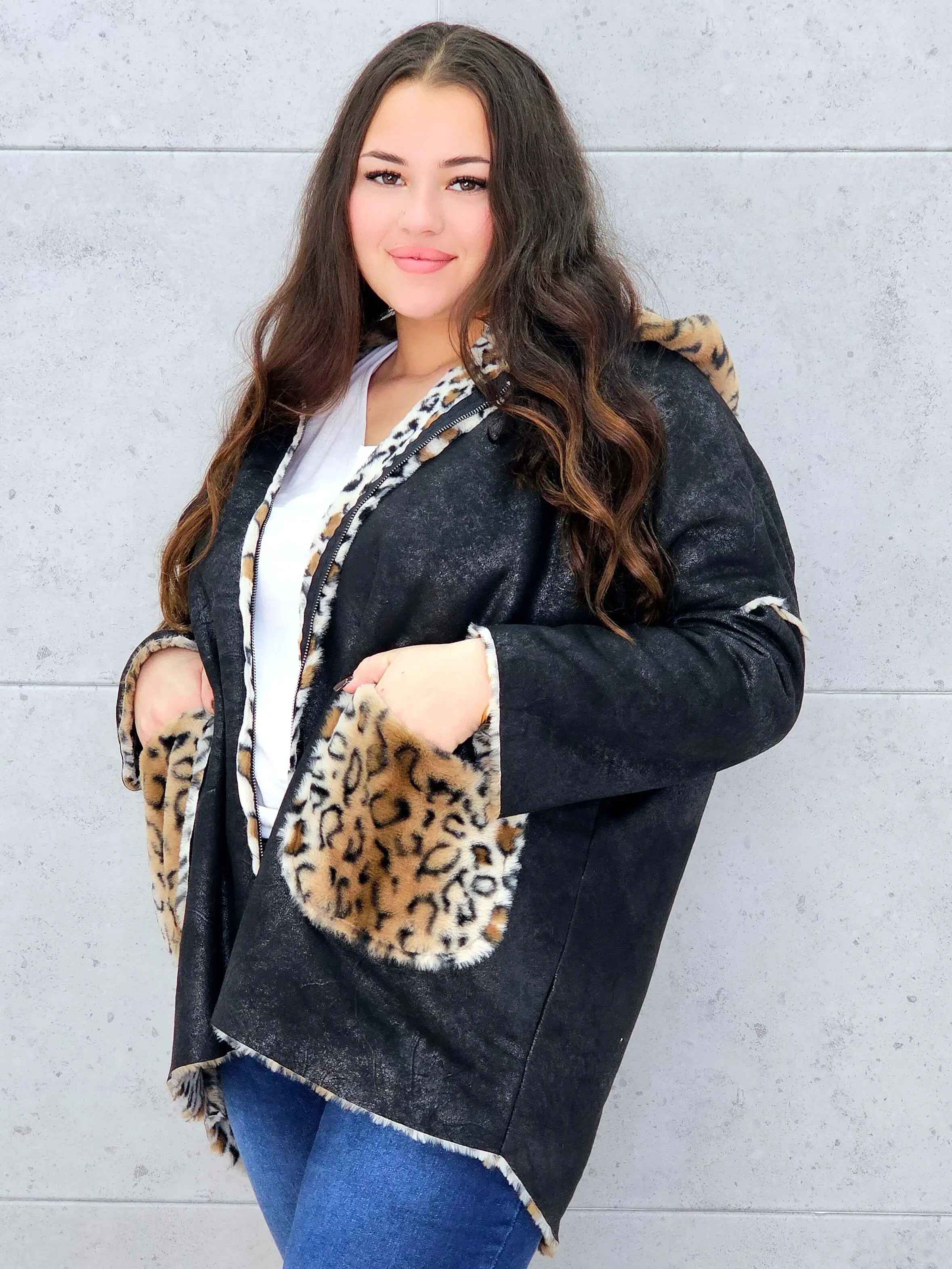 Ciepła kurtka plus size z kapturem w zwierzęcy wzór – styl i wygoda w jednym Stylowa XL