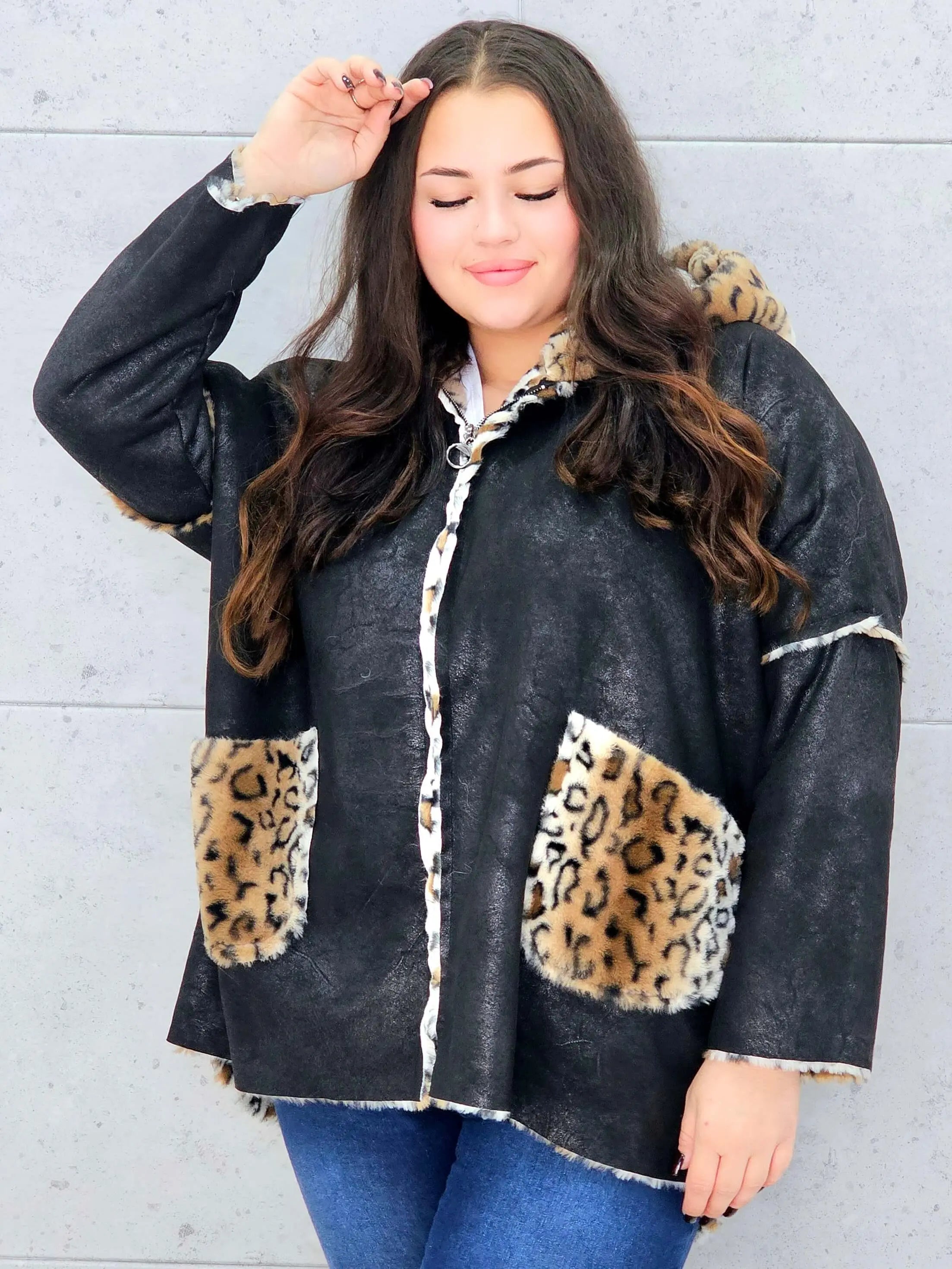 Ciepła kurtka plus size z kapturem w zwierzęcy wzór – styl i wygoda w jednym Stylowa XL