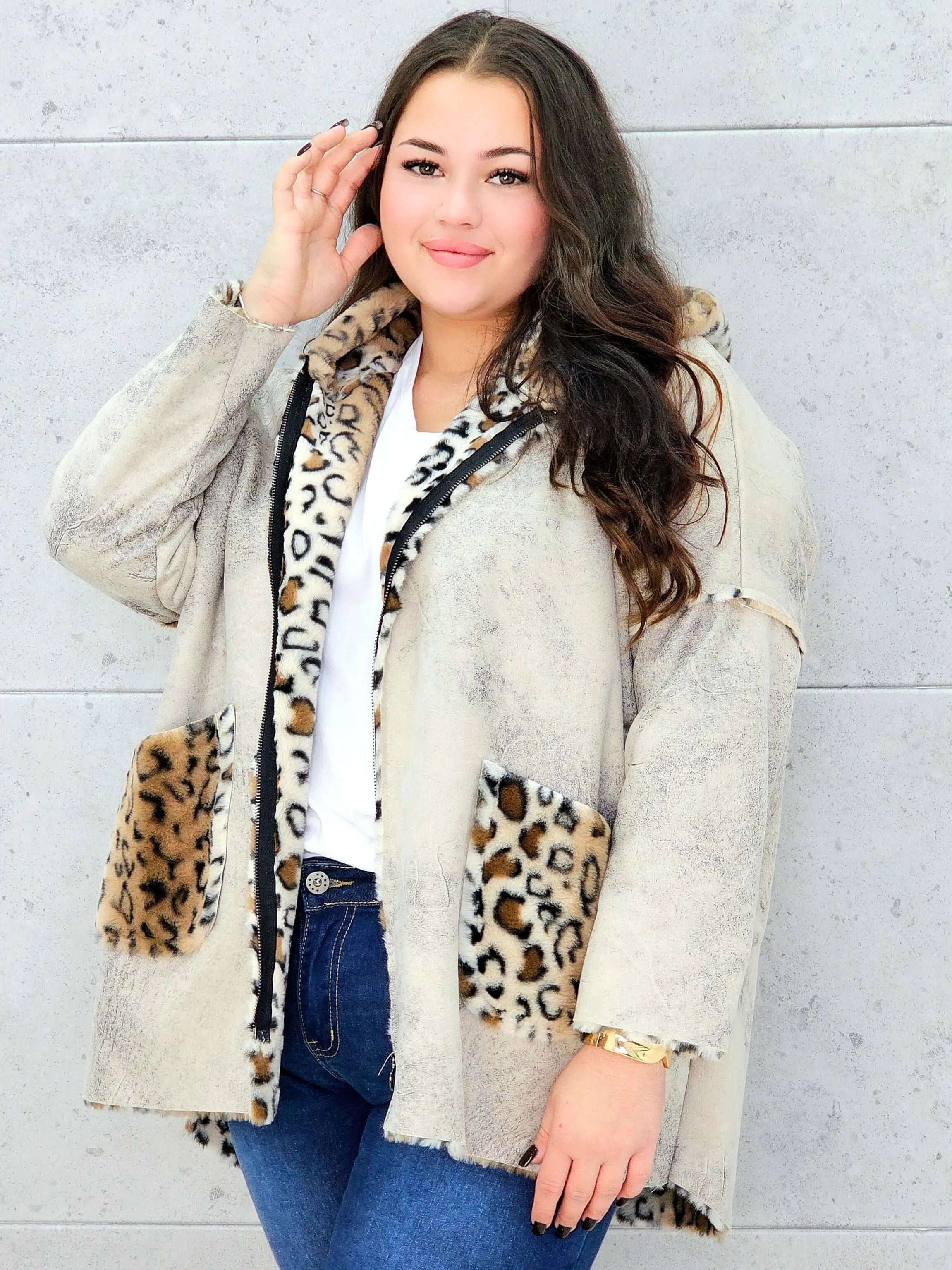 Ciepła kurtka plus size z kapturem w zwierzęcy wzór – styl i wygoda w jednym Stylowa XL