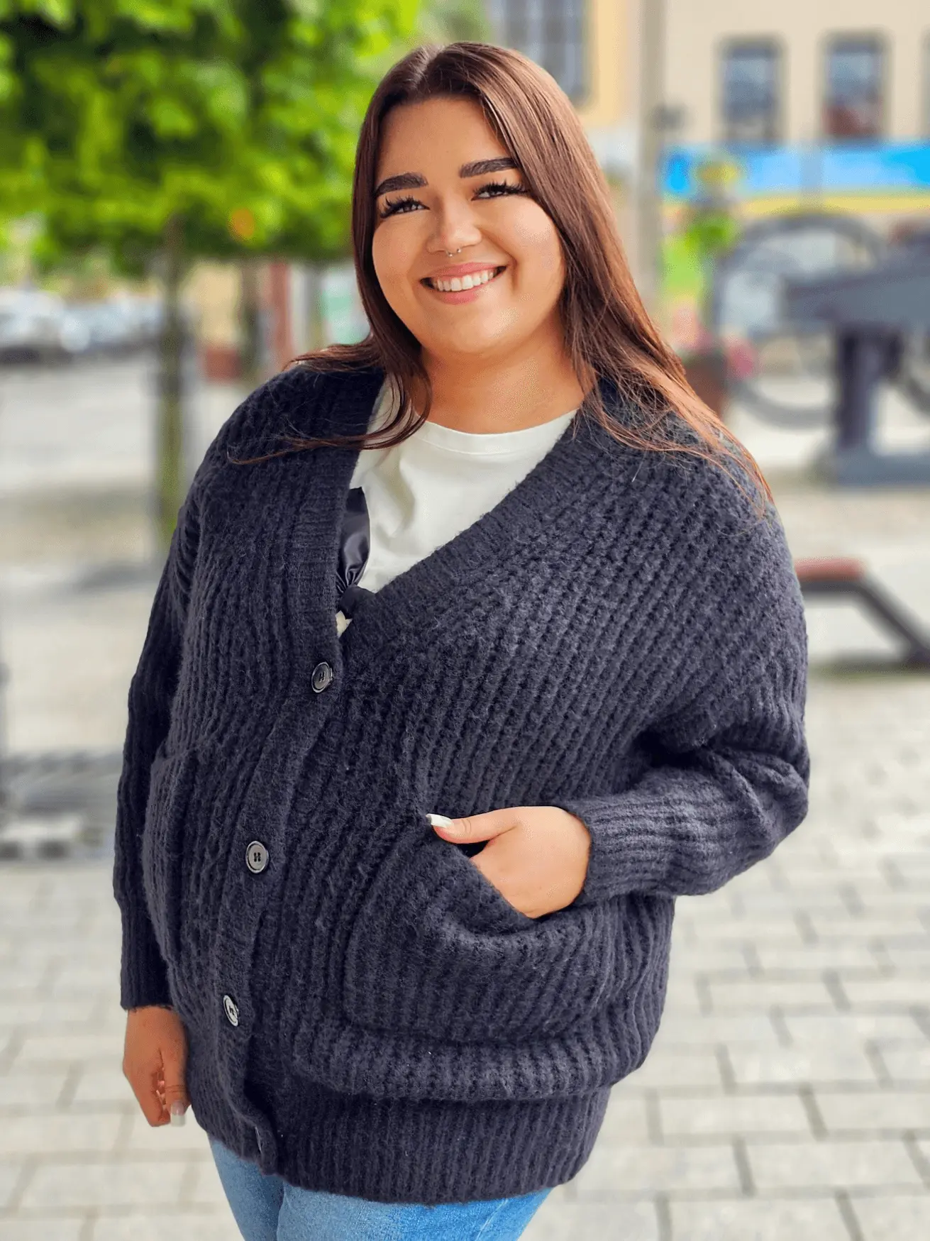 Ciepły czarny kardigan z kieszeniami Stylowa XL