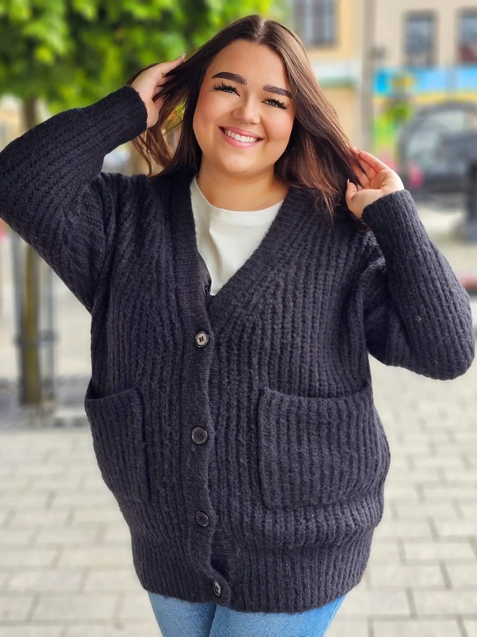 Ciepły czarny kardigan z kieszeniami Stylowa XL