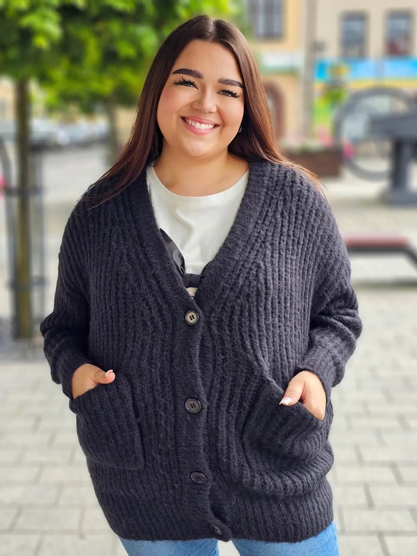 Ciepły czarny kardigan z kieszeniami Stylowa XL