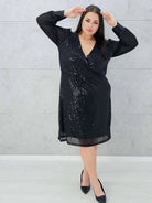 Czarna cekinowa sukienka z szyfonowymi rękawami Stylowa XL