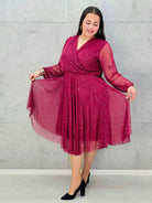 Czarna i bordowa sukienka plus size z połyskiem i kopertowym dekoltem – elegancka midi - Stylowa XL