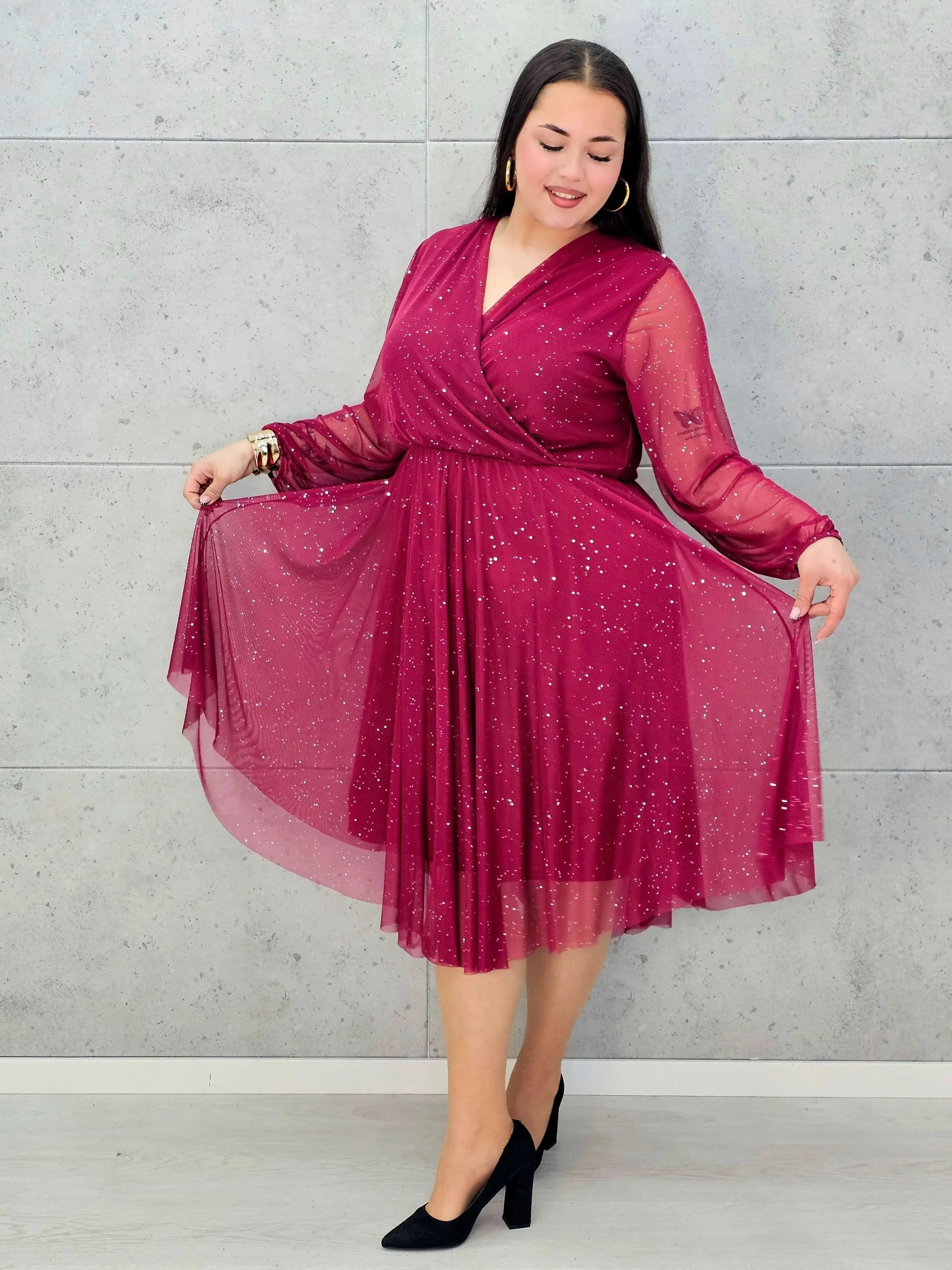 Czarna i bordowa sukienka plus size z połyskiem i kopertowym dekoltem – elegancka midi - Stylowa XL
