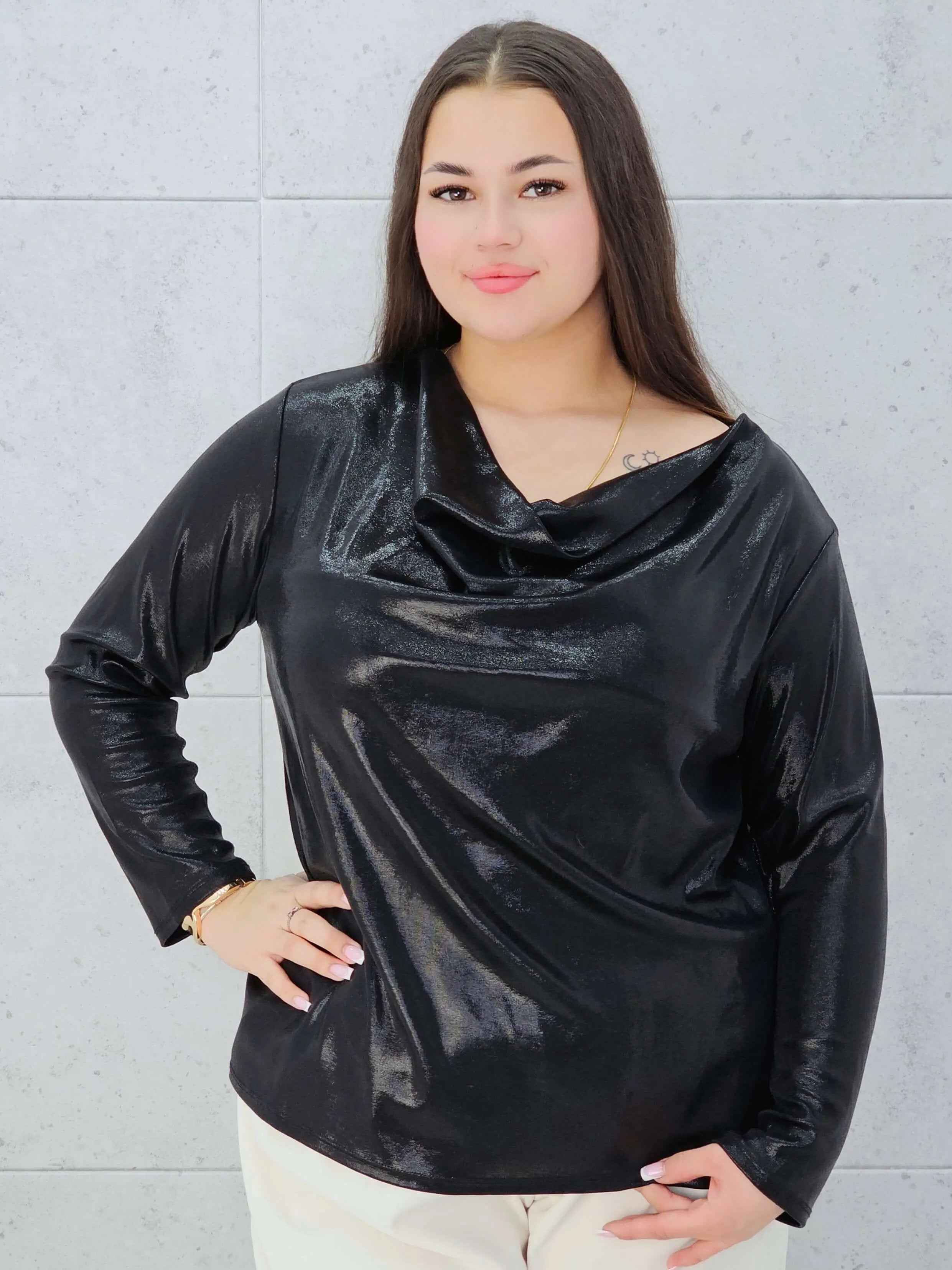Czarna połyskująca bluzka z drapowaniem Stylowa XL