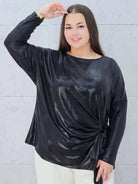 Czarna połyskująca bluzka z wiązaniem Stylowa XL