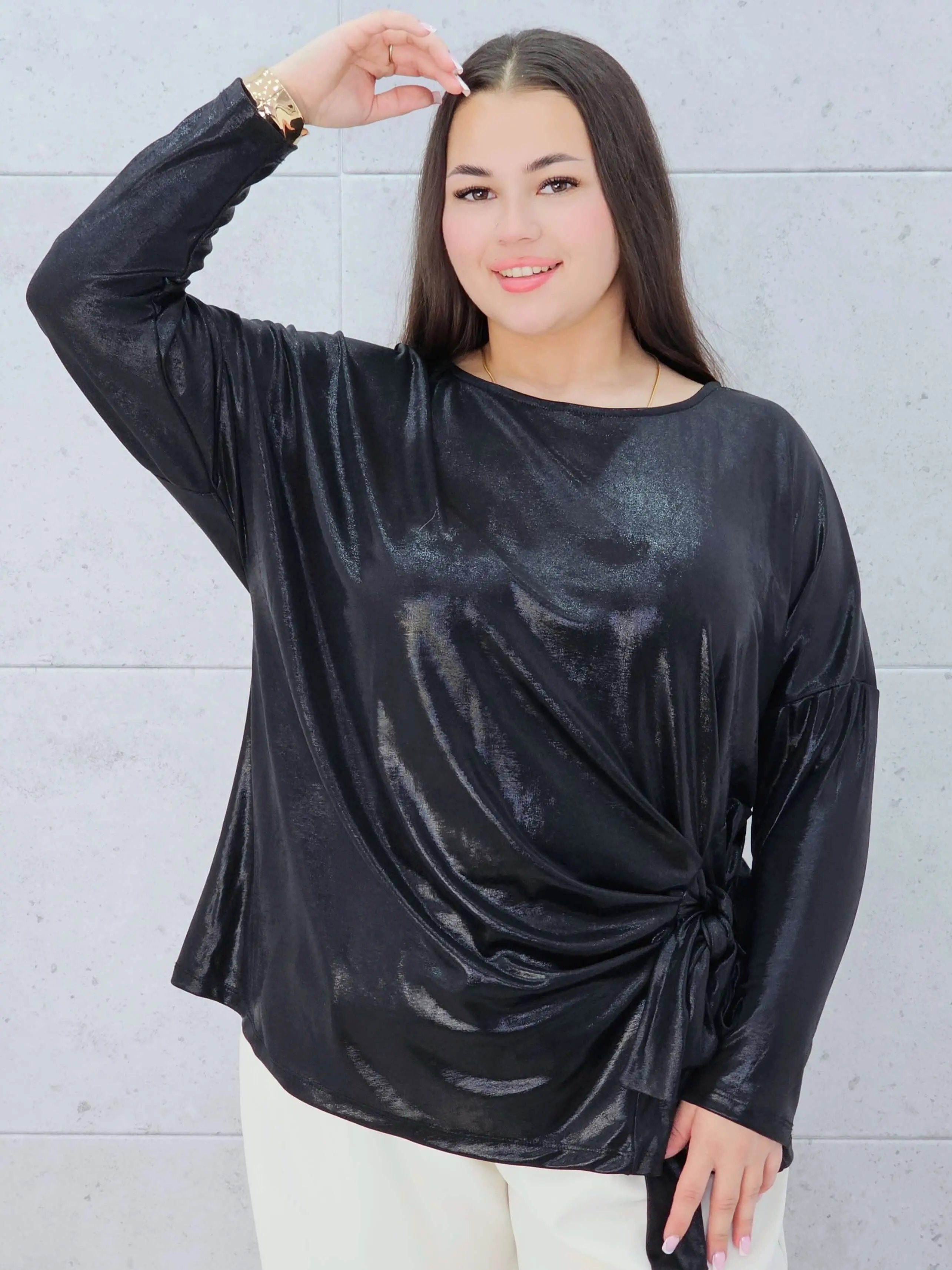 Czarna połyskująca bluzka z wiązaniem Stylowa XL