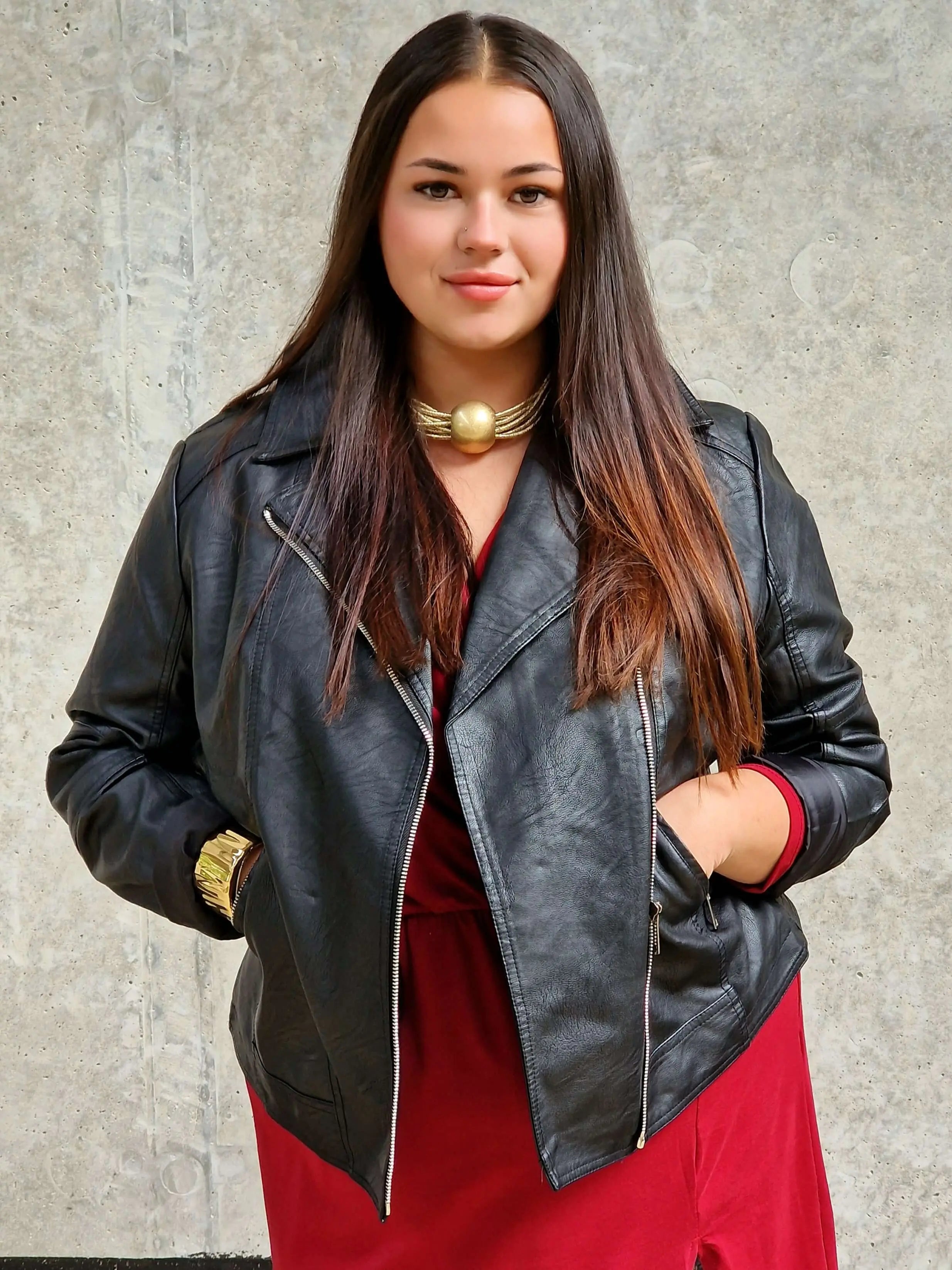 Czarna ramoneska plus size z ekoskóry – klasyka w nowoczesnym wydaniu Stylowa XL