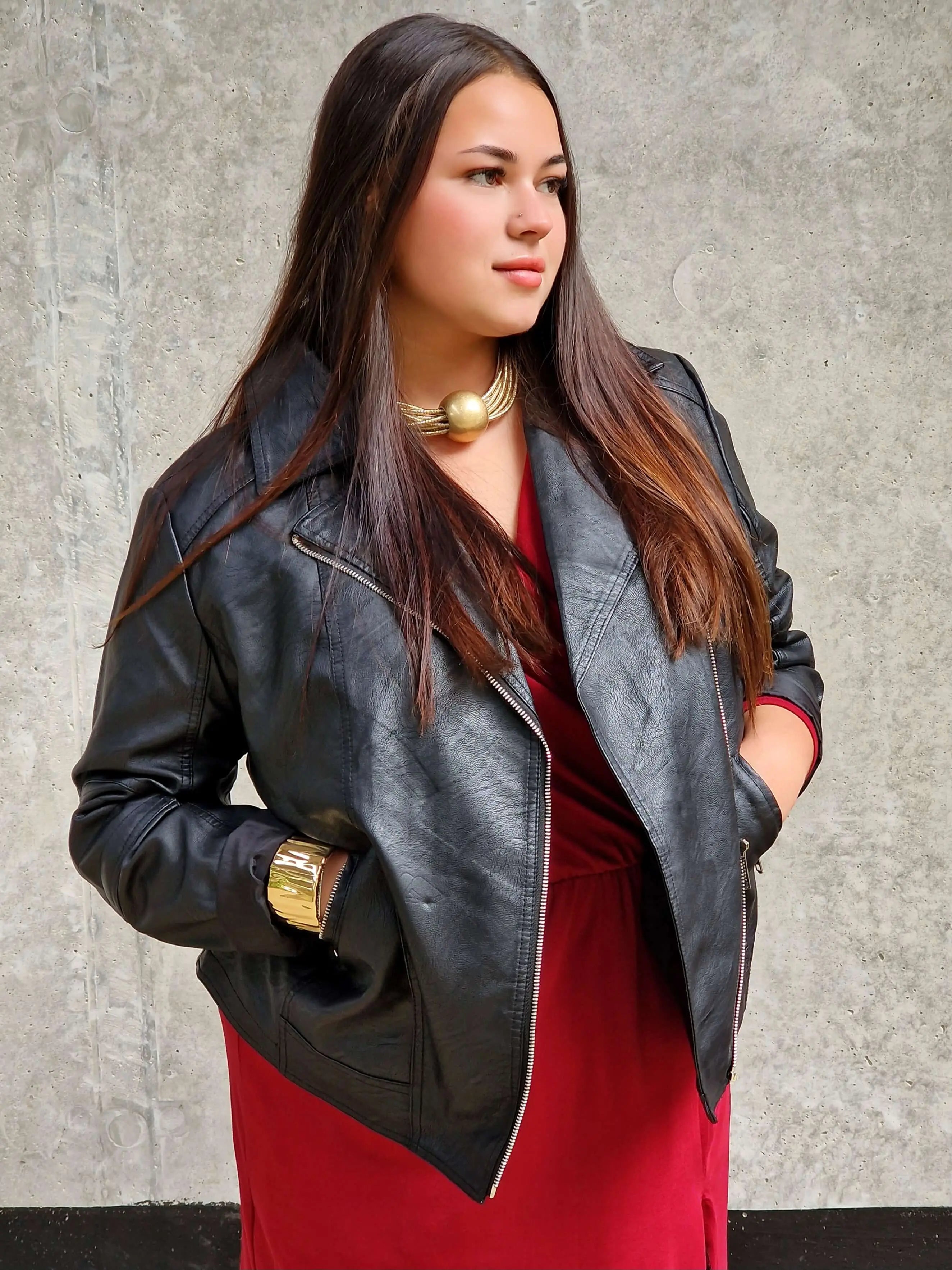 Czarna ramoneska plus size z ekoskóry – klasyka w nowoczesnym wydaniu Stylowa XL