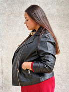 Czarna ramoneska plus size z ekoskóry – klasyka w nowoczesnym wydaniu Stylowa XL