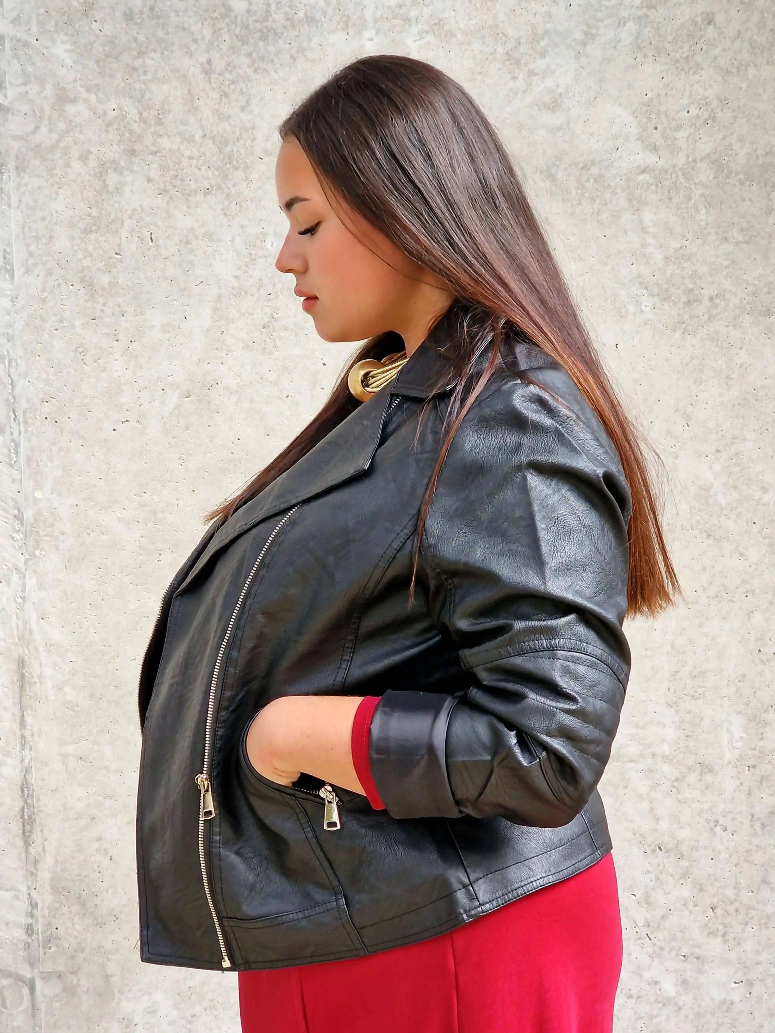 Czarna ramoneska plus size z ekoskóry – klasyka w nowoczesnym wydaniu Stylowa XL