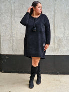 Czarna sukienka plus size z dzianiny – wygodna, stylowa i uniwersalna Stylowa XL