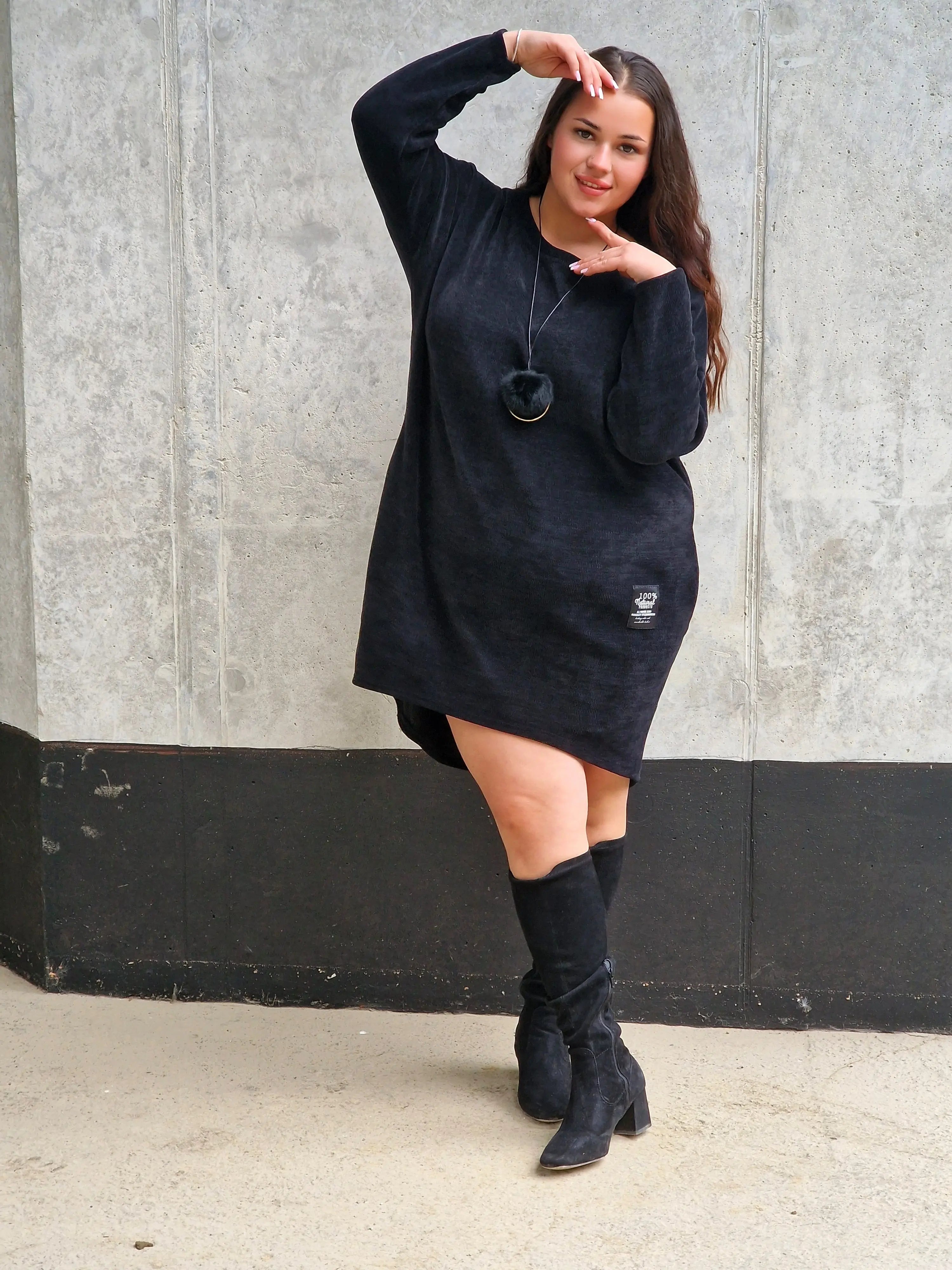 Czarna sukienka plus size z dzianiny – wygodna, stylowa i uniwersalna Stylowa XL