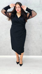 Sukienka XL czarna z dekoltem w serek – stylizacja na wesele i święta