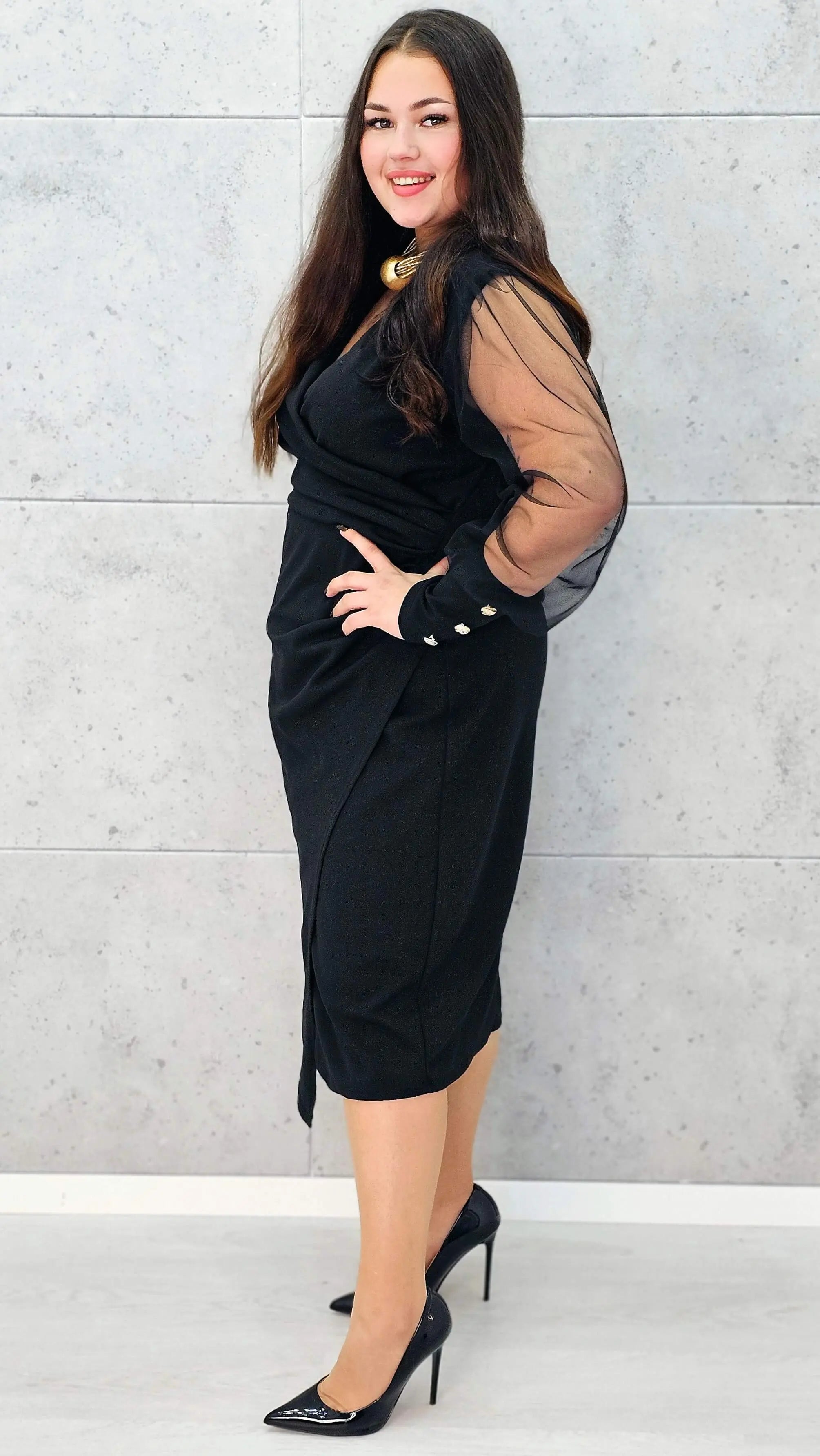 Sukienka plus size z tiulowymi rękawami i dekoltem V z tyłu