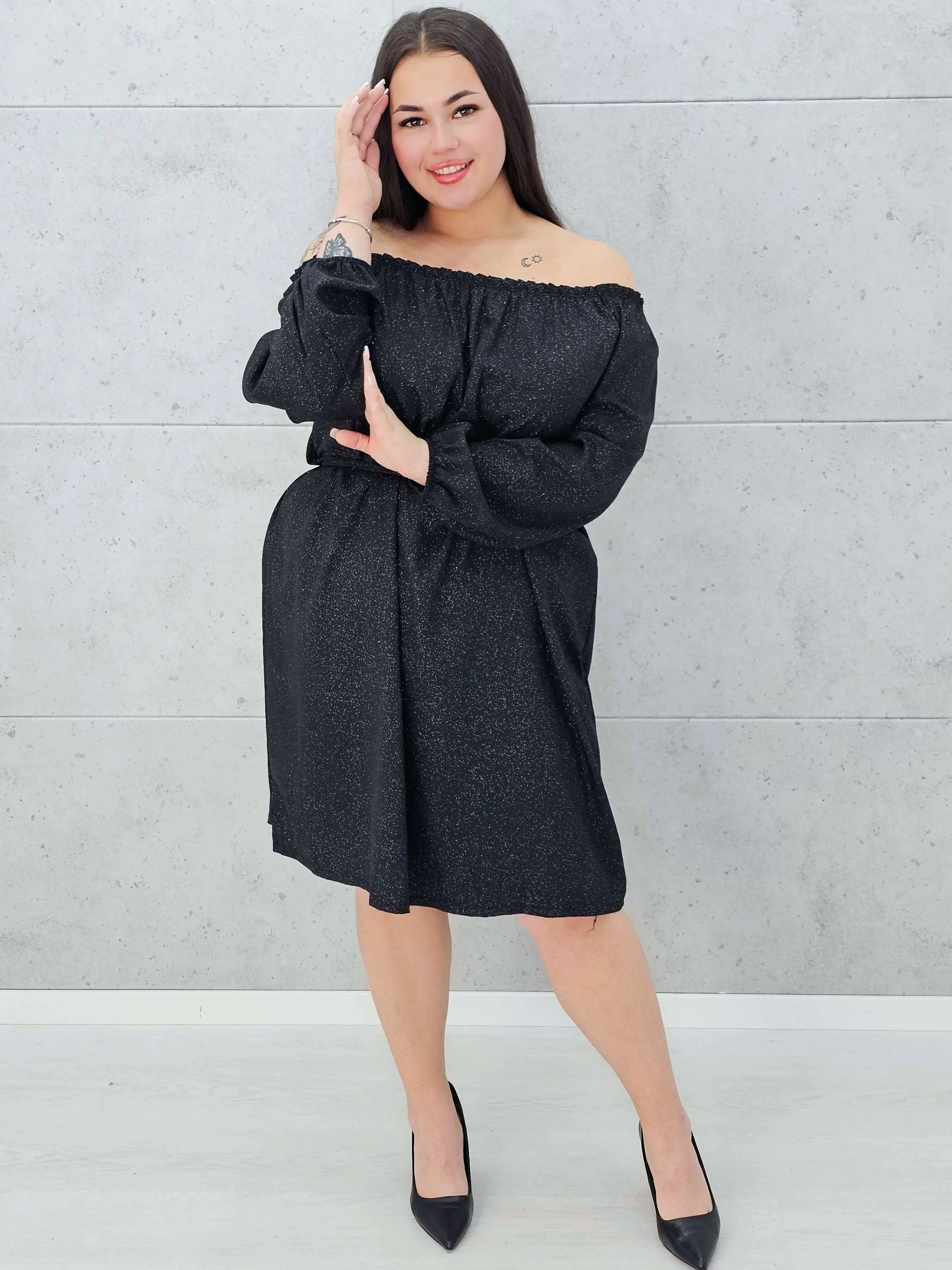 Czarna sukienka z odkrytymi ramionami Stylowa XL