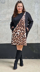 Czarna sukienka z panterkowym akcentem Stylowa XL