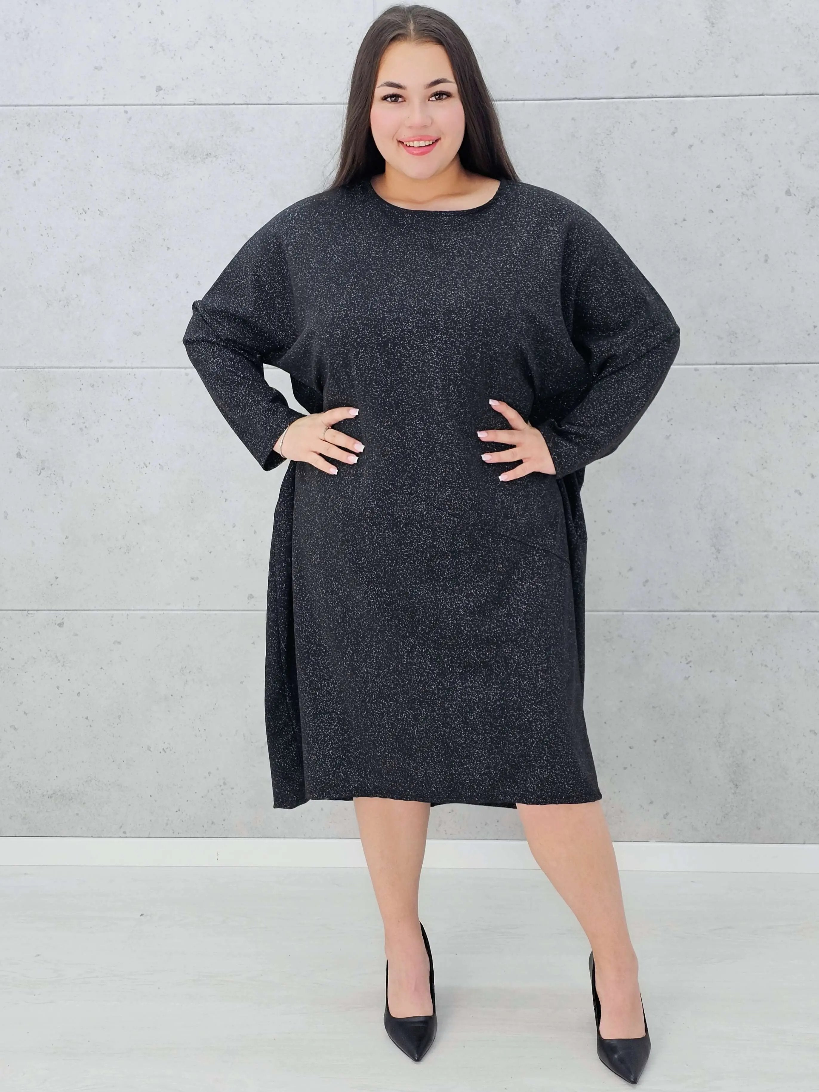 Czarna sukienka z połyskiem Stylowa XL
