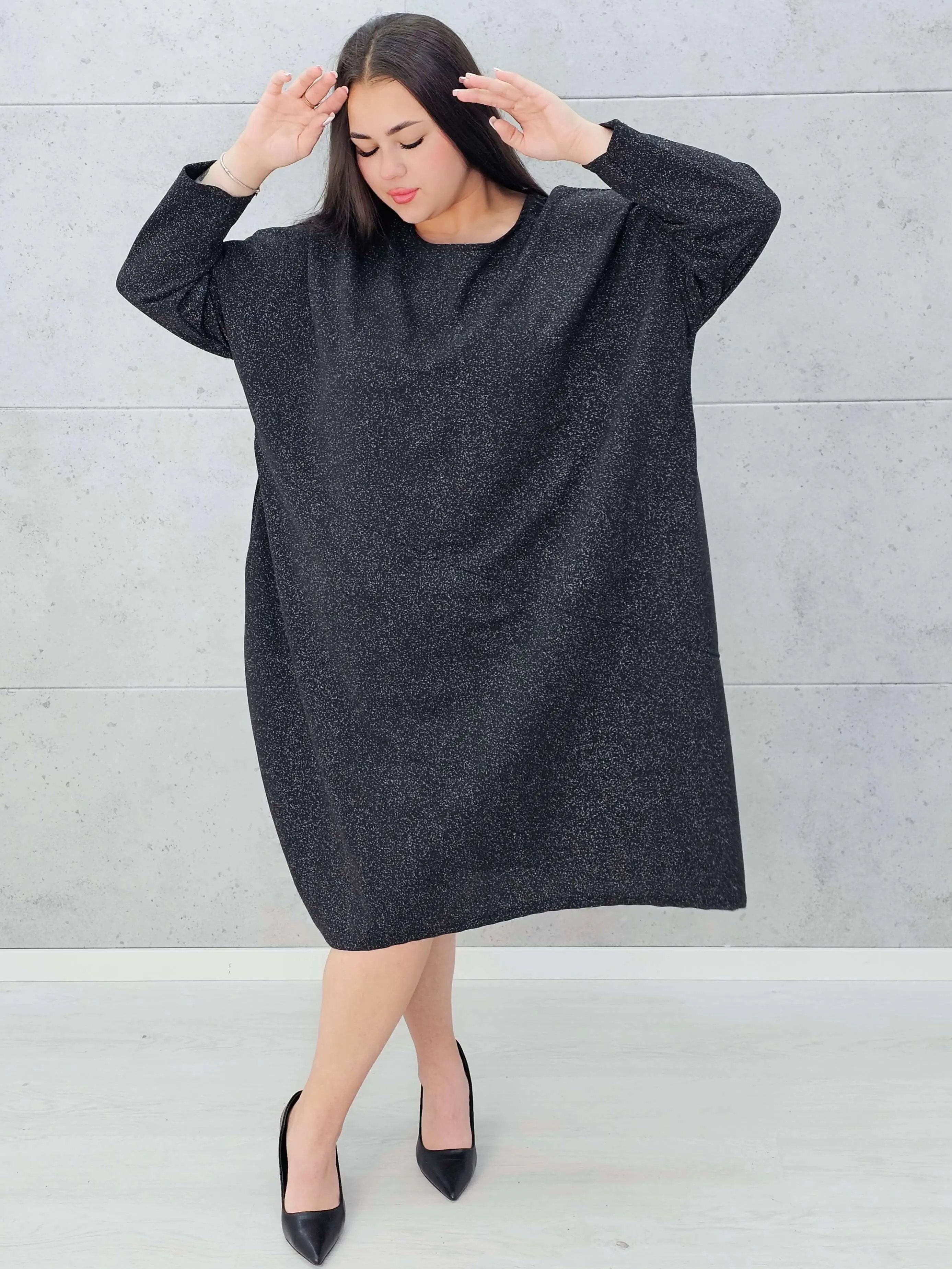 Czarna sukienka z połyskiem Stylowa XL