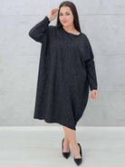 Czarna sukienka z połyskiem Stylowa XL