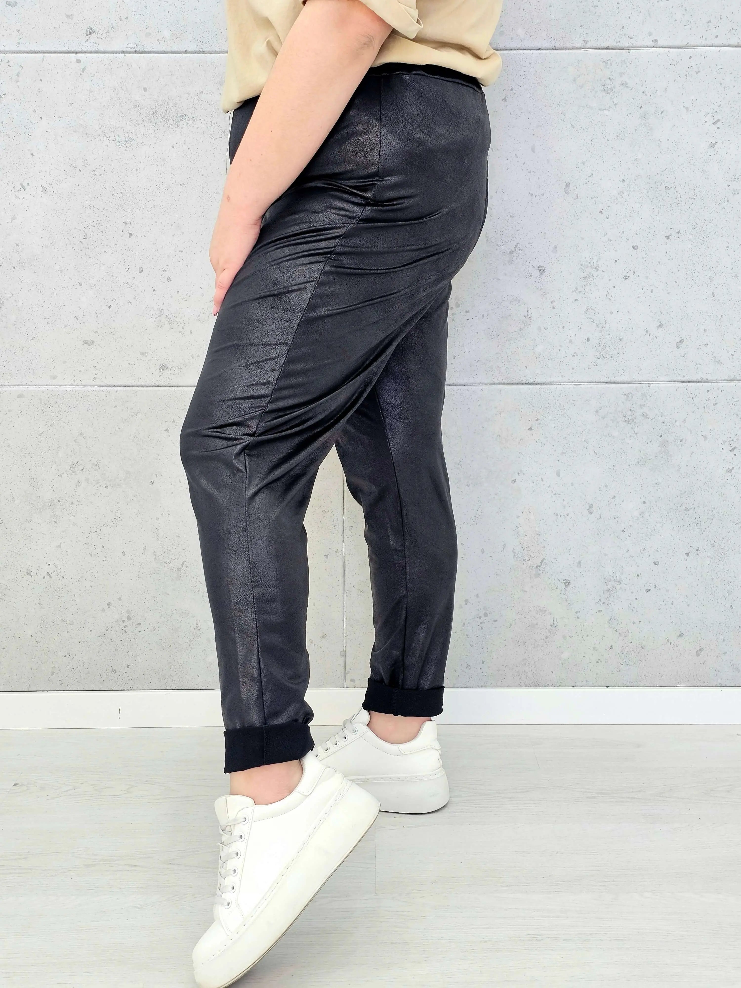 Czarne leginsy plus size z efektem skóry – wygodne i stylowe XXL Stylowa XL