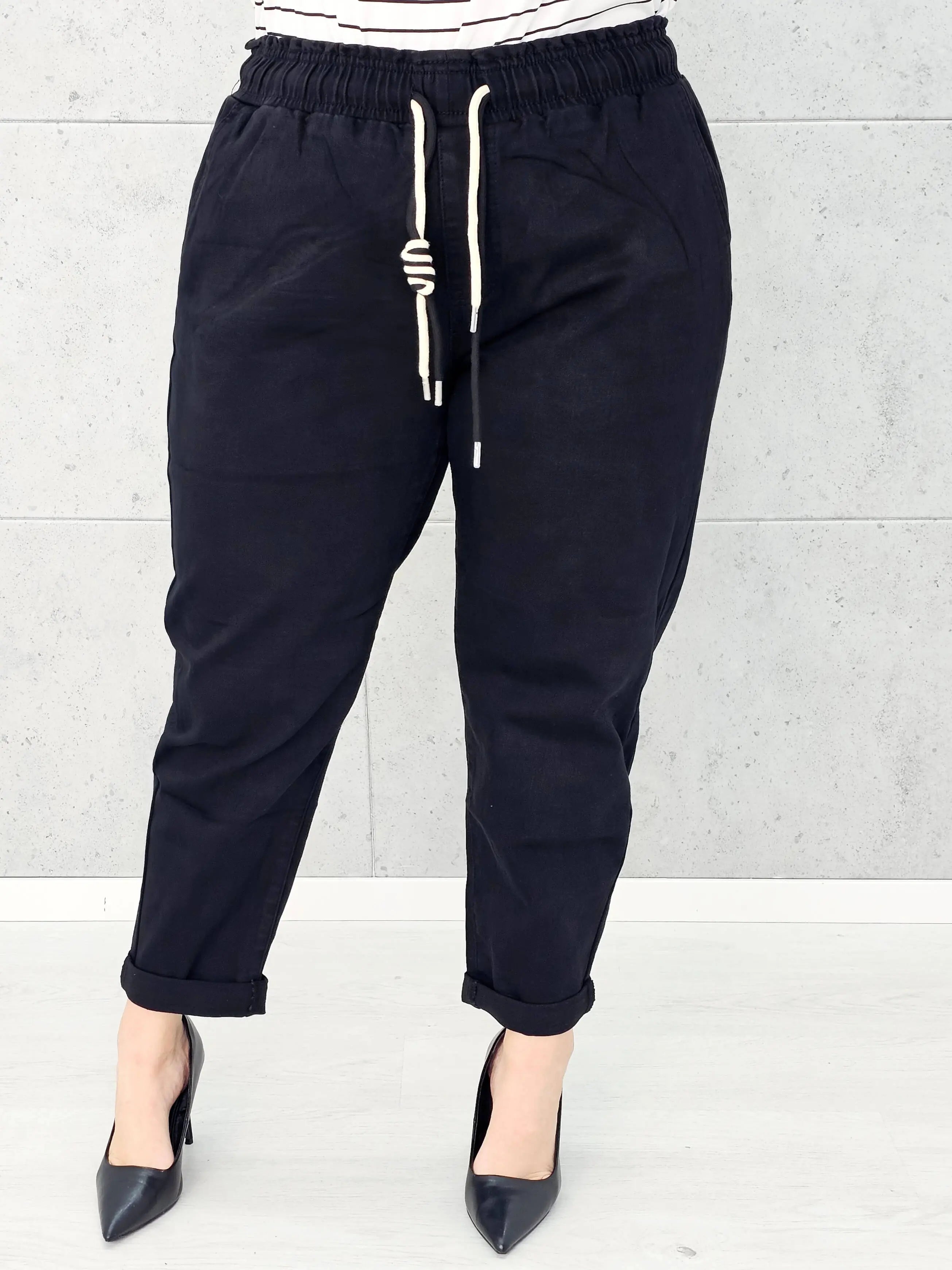 Czarne spodnie StylowaXL – komfort, elegancja i styl w modzie plus size Stylowa XL