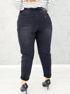 Czarne spodnie jeansowe StylowaXL Mom Fit – idealne dopasowanie w modzie plus size. Stylowa XL