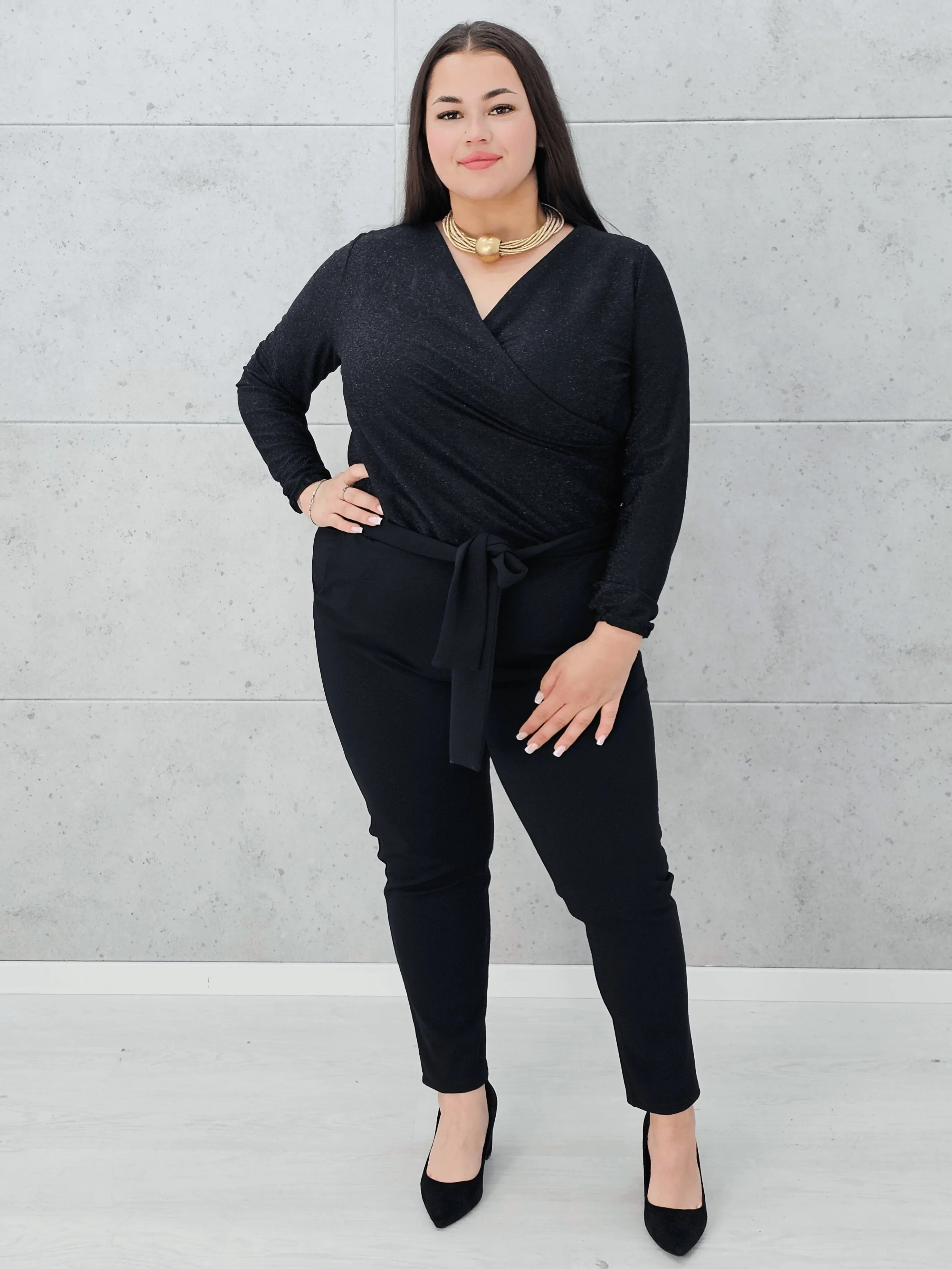 Czarny kombinezon z wiązaniem Stylowa XL