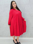 Czerwona sukienka w groszki z dekoltem V Stylowa XL