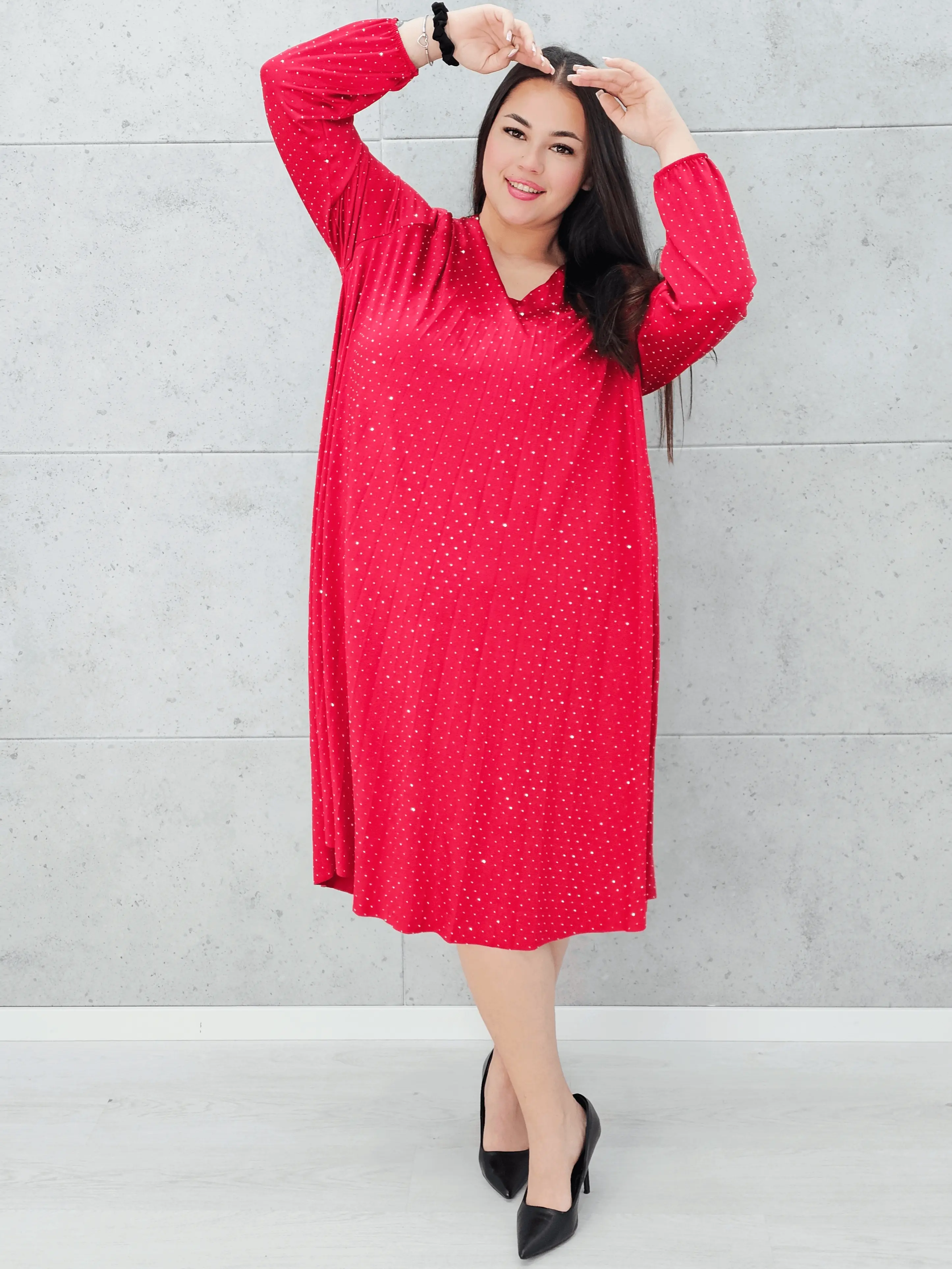 Czerwona sukienka w groszki z dekoltem V Stylowa XL