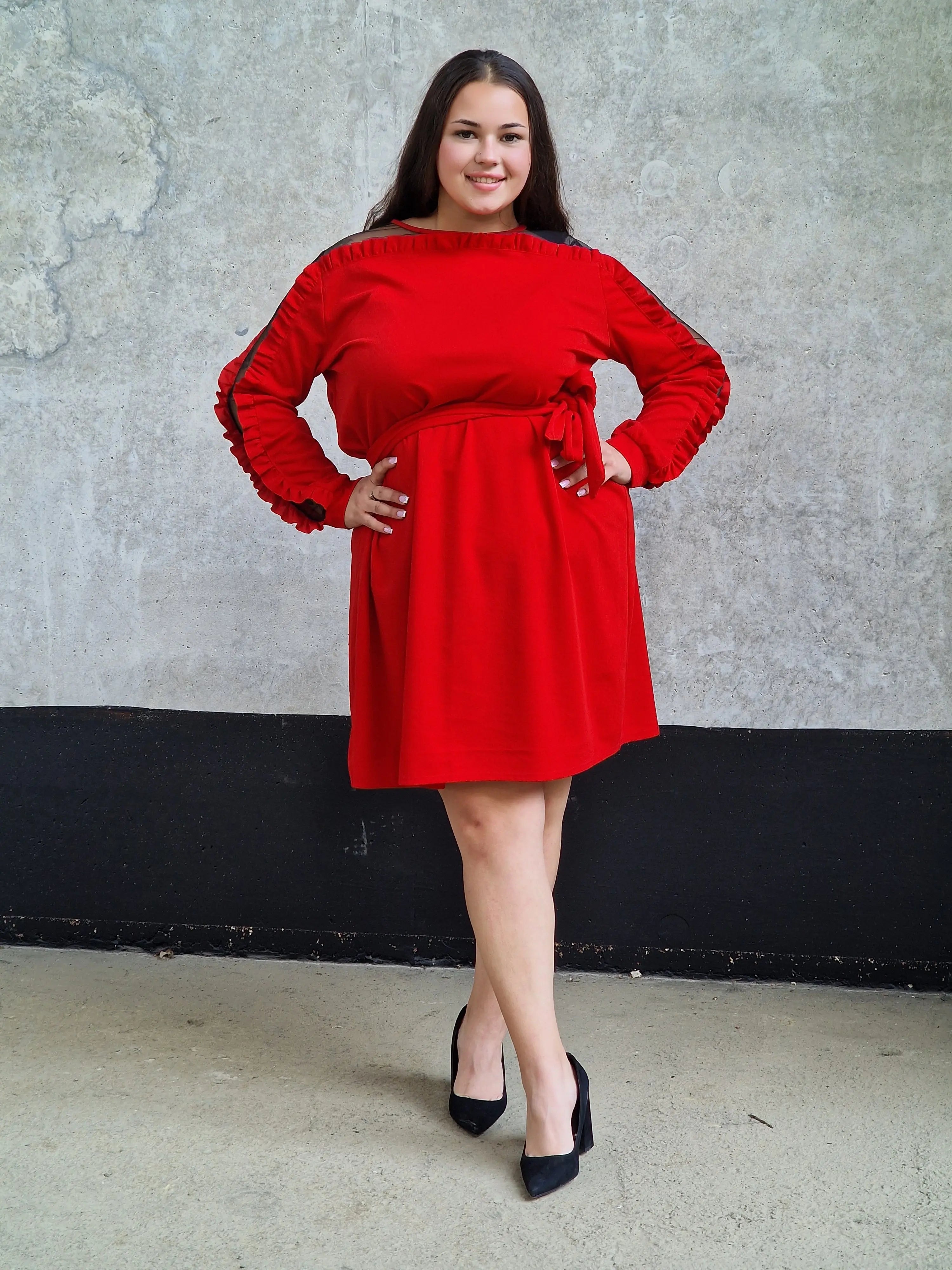 Czerwona sukienka z odkrytymi ramionami Stylowa XL