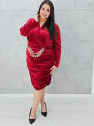 Czerwona welurowa sukienka z łańcuchem Stylowa XL