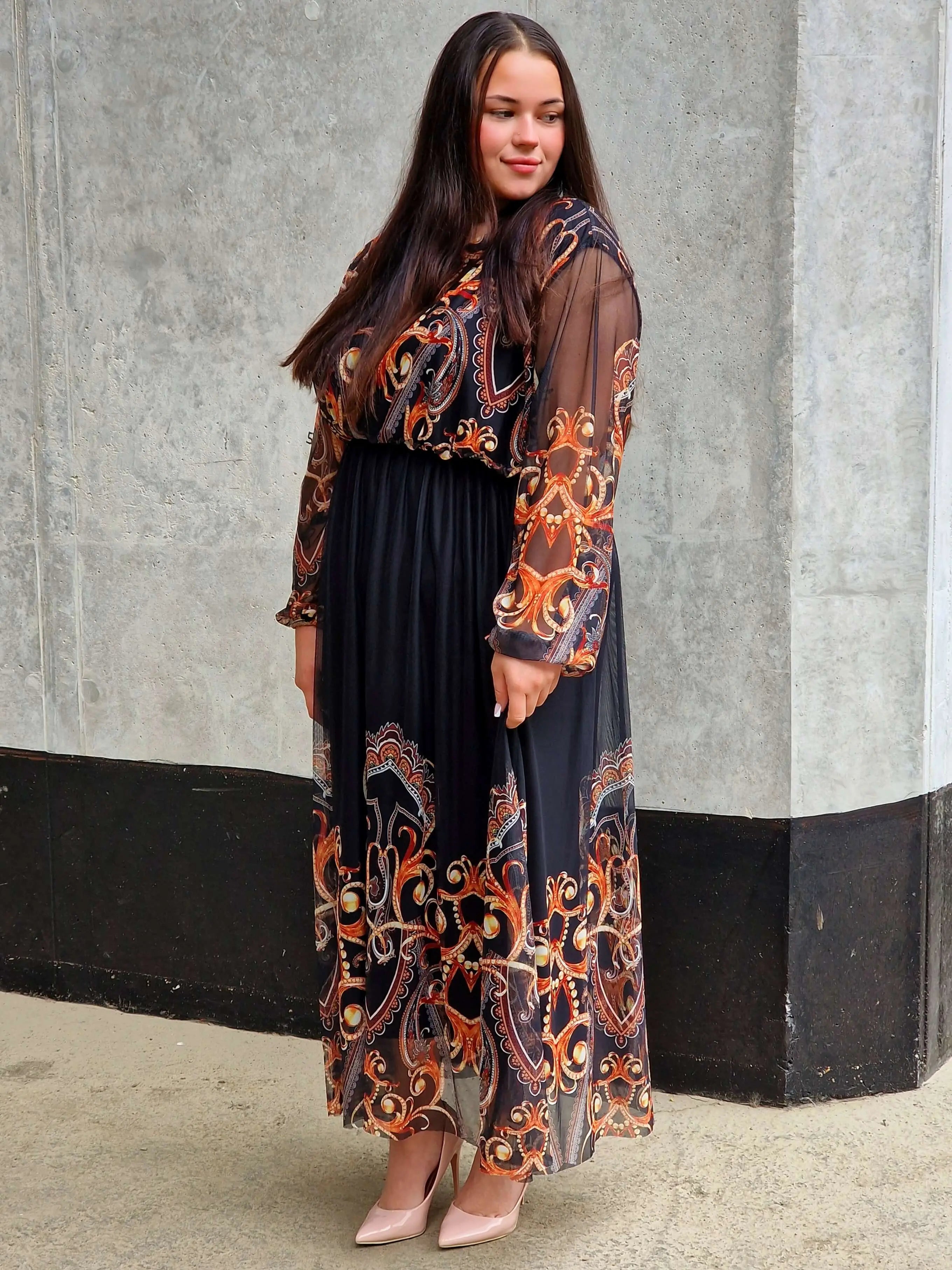 Długa sukienka plus size – elegancka, kobieca i pełna klasy propozycja Stylowa XL