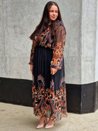 Długa sukienka plus size – elegancka, kobieca i pełna klasy propozycja Stylowa XL