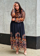 Długa sukienka plus size – elegancka, kobieca i pełna klasy propozycja Stylowa XL