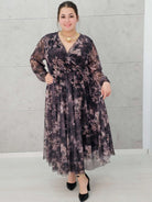 Długa sukienka plus size w print – elegancja, styl i wygoda w jednym Stylowa XL